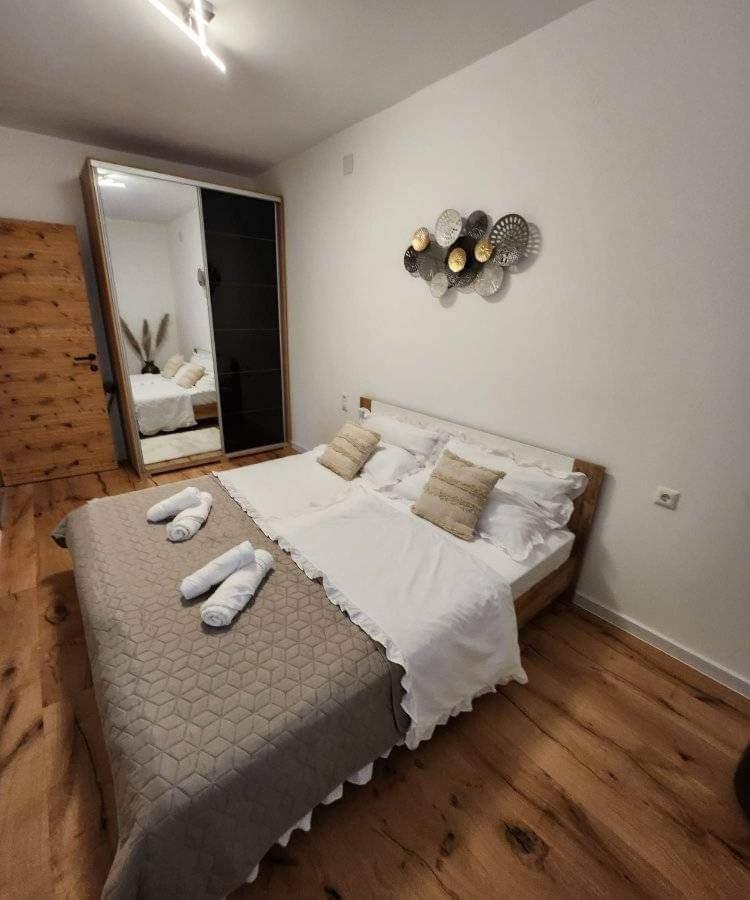 Apartman Lidija Starigrad Paklenica Esterno foto